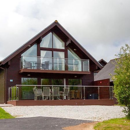Kingfisher Hot Tub & Log Burner House On Premium Lakeside With Resort Facilities St Columb Major Dış mekan fotoğraf