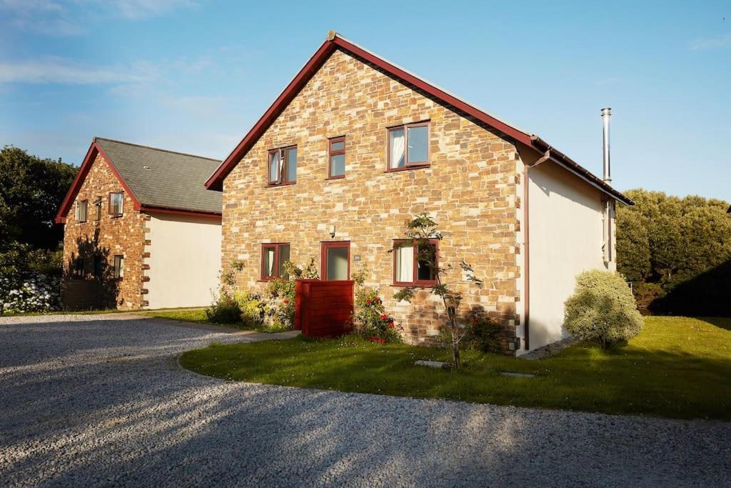 Kingfisher Hot Tub & Log Burner House On Premium Lakeside With Resort Facilities St Columb Major Dış mekan fotoğraf