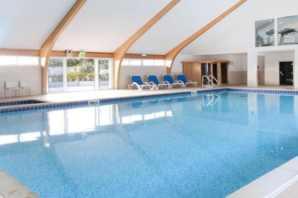 Kingfisher Hot Tub & Log Burner House On Premium Lakeside With Resort Facilities St Columb Major Dış mekan fotoğraf